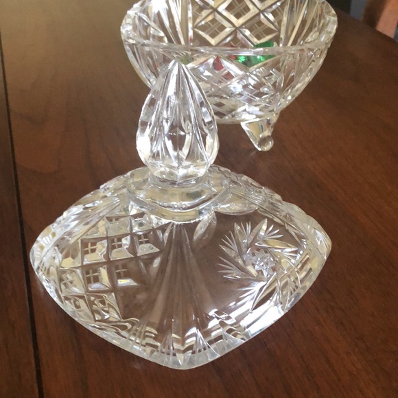 Pinwheel Crystal Footed Dish with Lid. - Picture 5 of 7